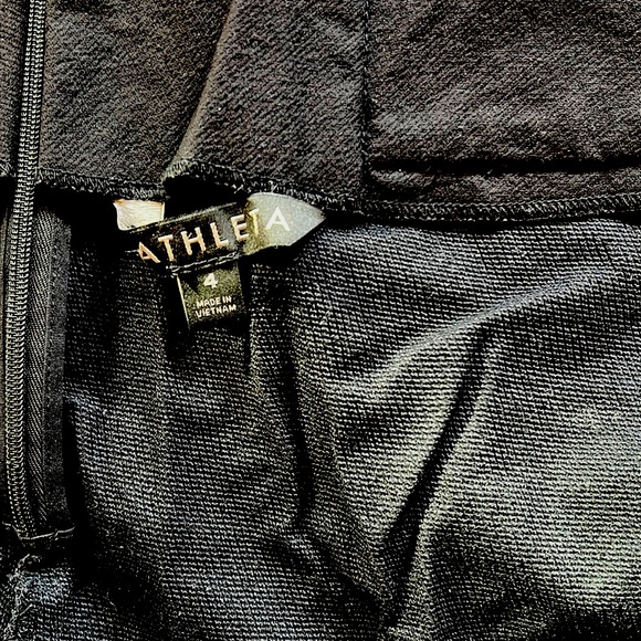 Athleta size 4 cropped black stretch-y pants - Picture 5 of 5